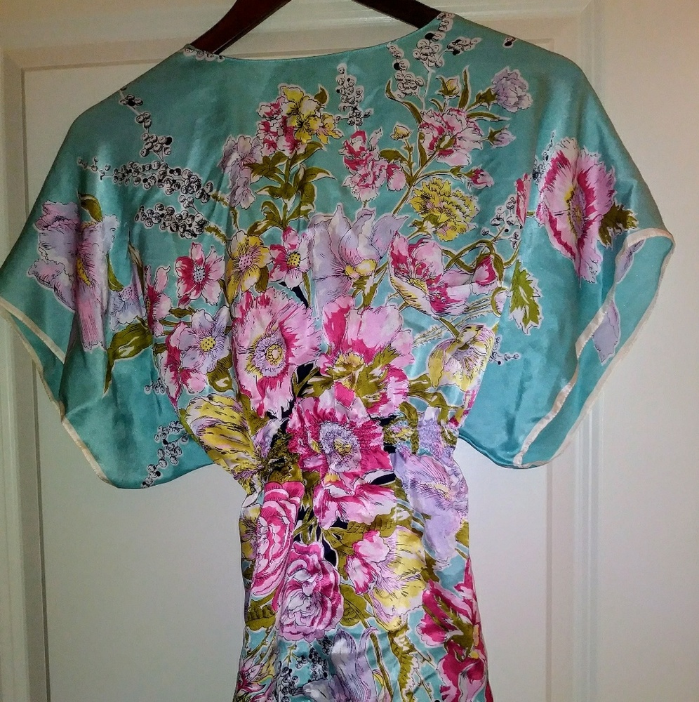 Cabi small 100% silk floral wrap top
